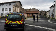Tiga Polisi Prancis...