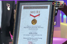 1.500 Orang Kompak Mewarnai...