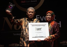 Rektor Uhamka Dianugerahi...