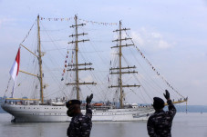 98 Hari Mengarungi Samudera...