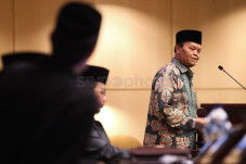 Hidayat Nur Wahid Minta...