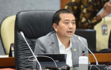 Ketua Komisi X Tolak...