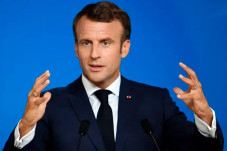Macron: Brexit Adalah...