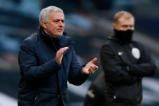 Tottenham Bantai Leeds,...