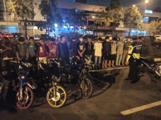 Aksi Balap Liar Dibubarkan,...