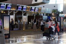 Puncak Arus Balik, Bandara...
