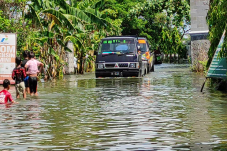 Banjir Terjang Lamongan,...