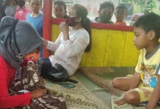 Sungguh Teganya, Bayi...