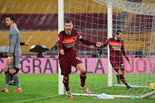 Gol Telat Dzeko Antar...