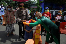 Superhero New Man Kembali...