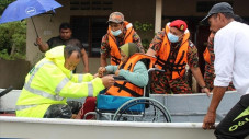 Lebih dari 20.000 Orang...
