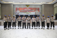 Enam Pejabat Utama Polda...