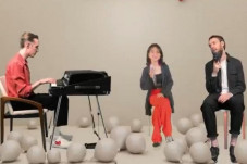 Kolaborasi Bareng Honne,...