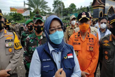 Penularan Covid-19 Semakin...