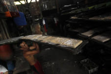 Dicekik Harga Impor,...