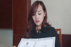 Anaknya Dibawa Kabur,...