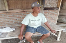 Apes, Keluarga Miskin...