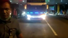Sergap Bus, Petugas...