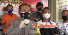 Disuruh Jaga, Paman...