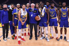 Stephen Curry Cemerlang,...