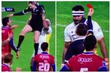 Angkat Tubuh Wasit Layaknya...