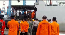 KRI Kurau Bawa Serpihan...