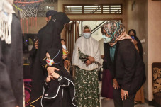 Kunjungi Rumah Duka...