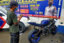 Hendak Nyebrang Jalan,...