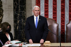 Beda dengan Trump, Pence...