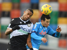 Napoli Tendang Juventus...