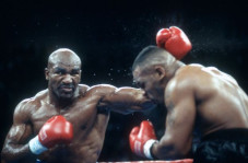 Trilogi Evander Holyfield...
