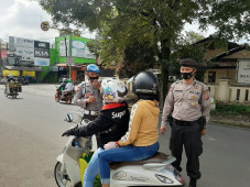Puluhan Warga Lembang...