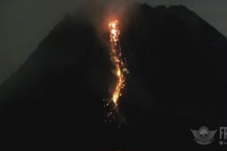 Dini Hari, Merapi Kembali...