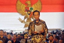 Sri Sultan HB X Tak...