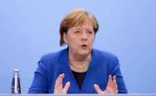 Merkel Kritik Langkah...