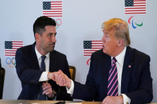 Trump Mulai Ditinggalkan...