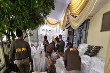 Langgar Prokes, Pesta...