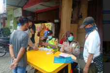 Belasan Warga Sidoarjo...