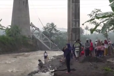 Jembatan Kereta Api...