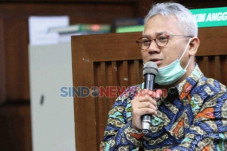 DKPP Berhentikan Ketua...