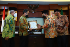 Wamenag: Saya Siap Divaksin,...