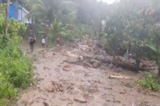 Banjir Bandang Terjang...