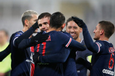 PSG Kalahkan Marseille,...