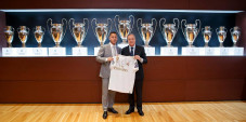 Eden Hazard Pemain Terbaik...