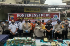 Bawa 26,9 Kg Sabu Dari...