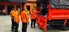 Basarnas Kirim Tim Bantu...