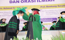 2 Dosen Fakultas Psikologi...