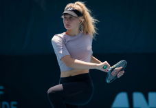 Undang Petenis Cantik...
