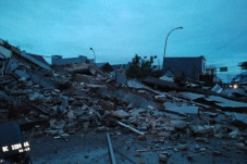 Majene Diguncang Gempa,...