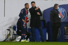 Belum Lama Latih PSG,...